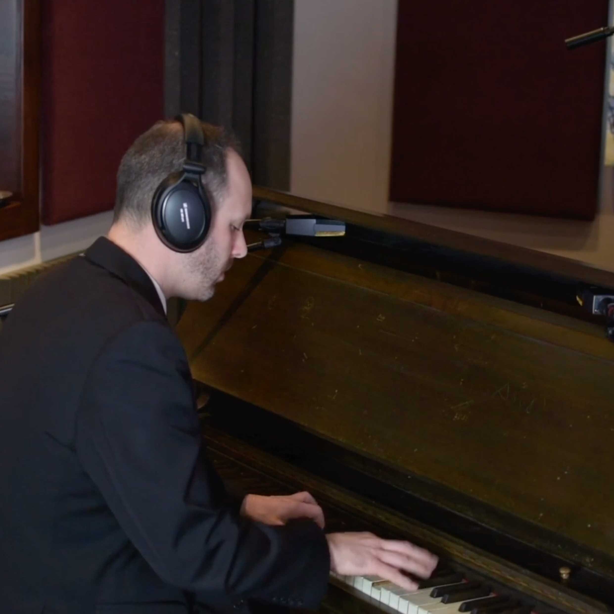 Piano-player_instrumental-jazz-quartet_01